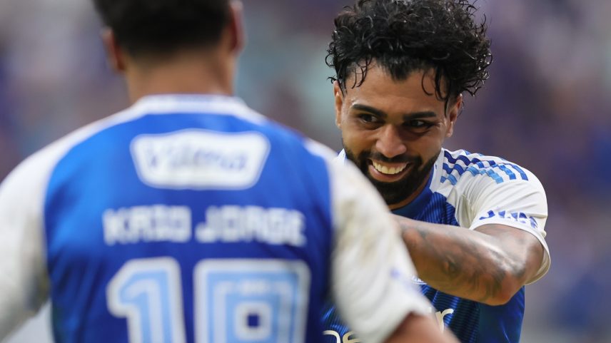 Gabigol comemora com Kaio Jorge o segundo gol mineiro (Foto: Gilson Lobo/Agif)