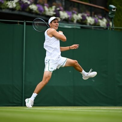 Búlgaro jovem brilha em Wimbledon e busca igualar sucesso de Dimitrov
