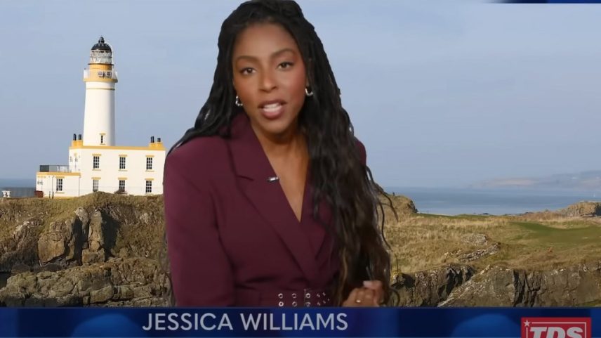 Jessica Williams defendeu Beyoncé de Donald Trump no 'The Daily Show' durante o monólogo do apresentador Jon Stewart. (Foto: Reprodução)