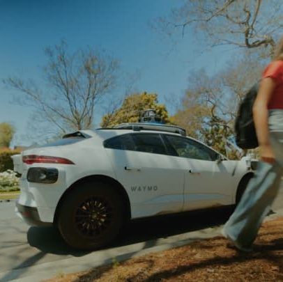 Waymo lança contas para adolescentes utilizarem passeios em veículos autônomos