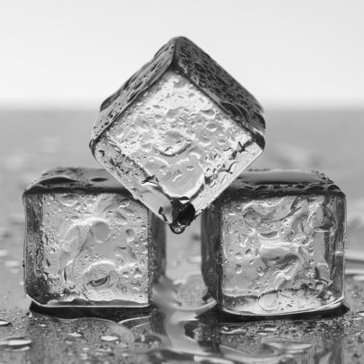 Cubo de gelo na nuca ajuda a reduzir a ansiedade rapidamente, revela estudo científico