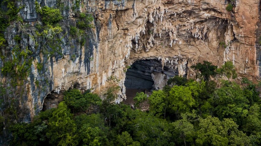 Cavernas e pinturas milenares: vista de uma das 250 cavernas do Parque Nacional das Cavernas do Peruaçu (Foto: Anna Carolina Negri/Getty Images)