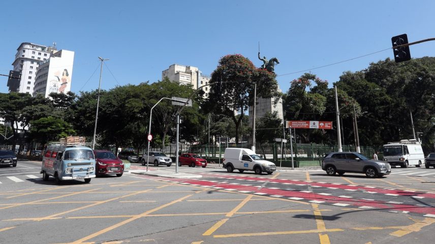 Projeto prevê VLT na esquina entre as Avenidas Duque de Caxias e Rio Branco, no centro: duas linhas devem percorrer a região. (Foto: Werther Santana/Estadão)