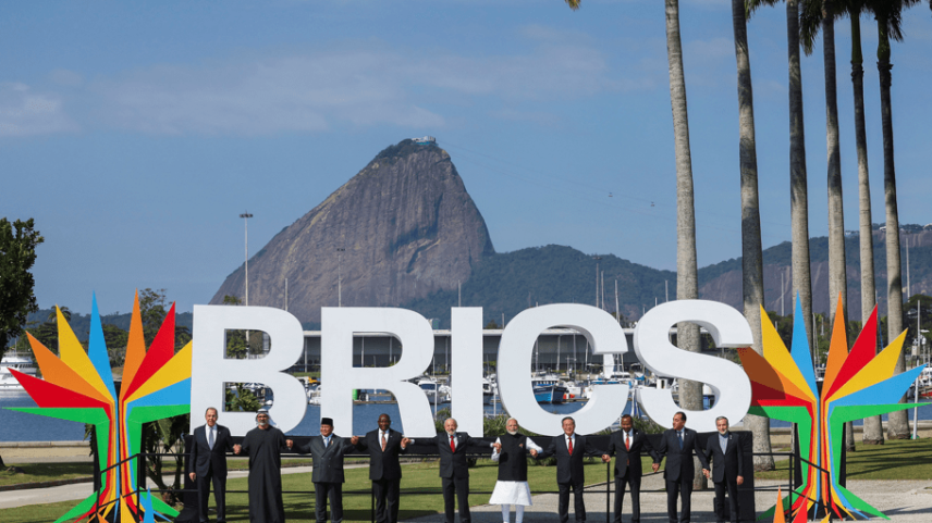 Líderes do Brics posam em 'foto de família' em reunião no Rio de Janeiro (Foto: REUTERS/Pilar Olivares)