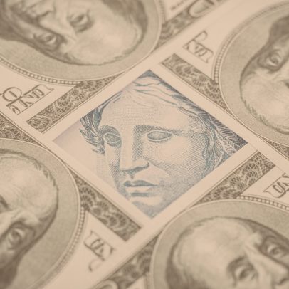 Dólar cai para R$ 5,55 após divulgação de dados de inflação dos Estados Unidos