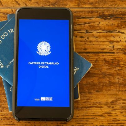 Aumento de trabalhadores com carteira não melhora renda, e maioria ganha até dois mínimos