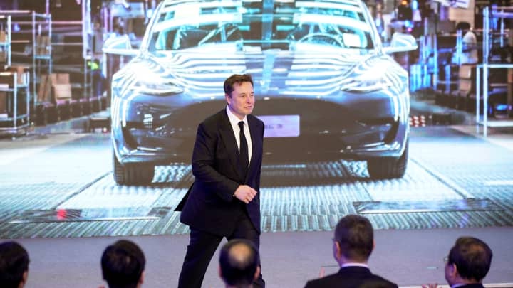 Elon Musk, CEO da Tesla, participa de uma cerimônia de abertura do programa do Model Y fabricado na China, em Xangai, China, em 7 de janeiro de 2020. (Foto: Aly Song | Reuters)