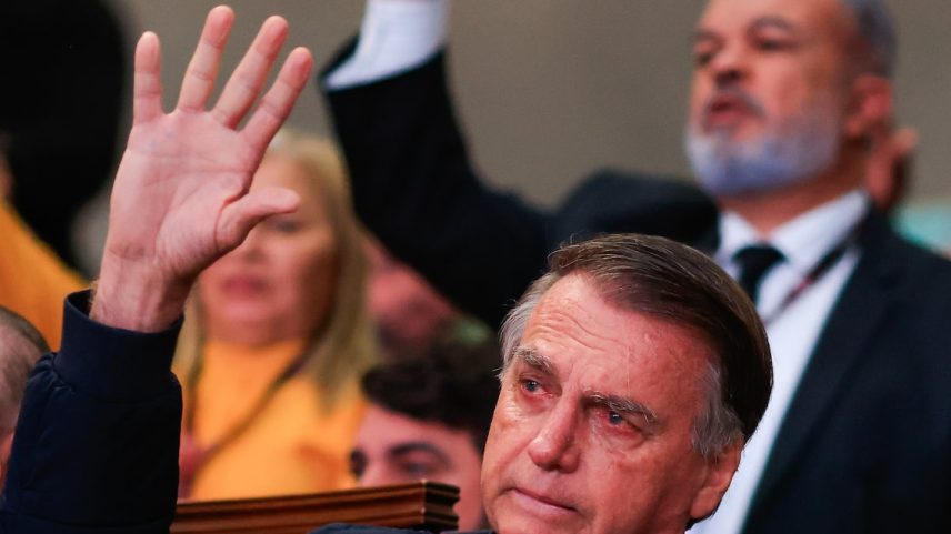 Ex-presidente Jair Bolsonaro (PL) teve o celular apreendido pela Polícia Federal por ordem do ministro Alexandre de Moraes (Foto: Wilton Júnior/Estadão)