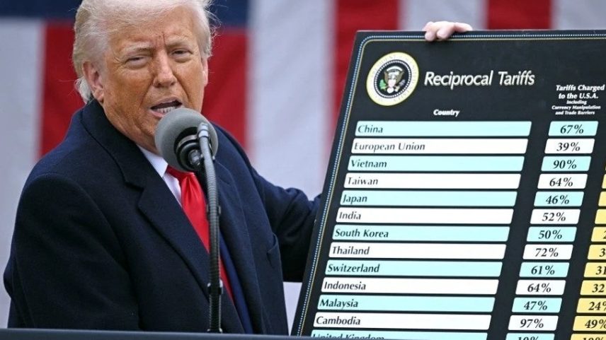 Presidente Donald Trump anuncia tarifaço em 2 de abril de 2025 (Foto: Brendan Smialowski/AFP)