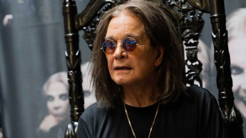 Ozzy Osbourne e Axl Rose nunca tinham se encontrado antes de serem apresentados no último show do Black Sabbath em 5 de julho, que foi transmitido ao vivo para cinco milhões de pessoas. (Foto: Reprodução)