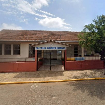 Escola gaúcha reabre com apoio de psicólogos e policiais após ataque fatal a aluno