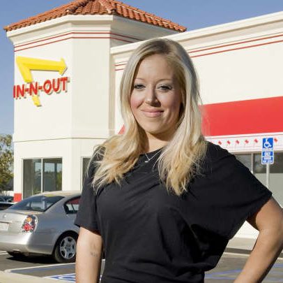 In-N-Out reafirma permanência da sede na Califórnia, diz CEO da rede de fast food