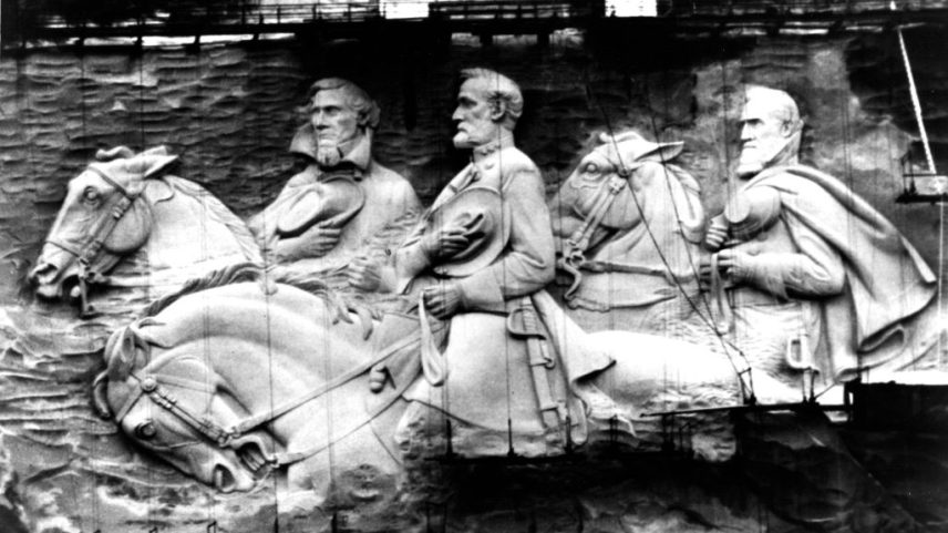 Vista da Escultura Memorial Confederada na Stone Mountain, Georgia, 1969. (Foto: Fox Photos/Getty Images)