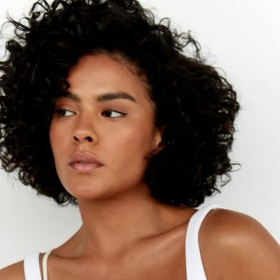 Atriz revela preconceito racial e critica comentários sobre sua aparência