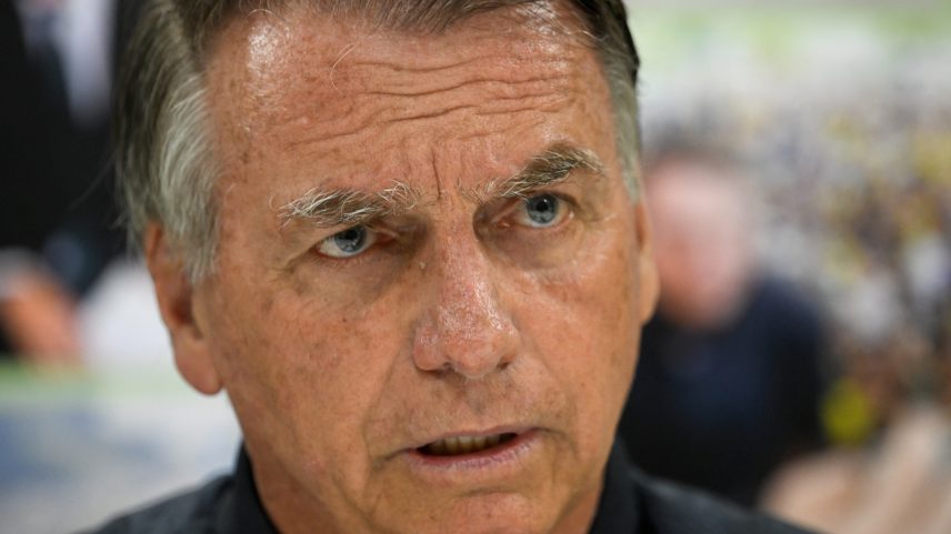 Bolsonaro não pode mais usar as redes sociais (Foto: Mateus Bonomi - 18.jul.25/Reuters)