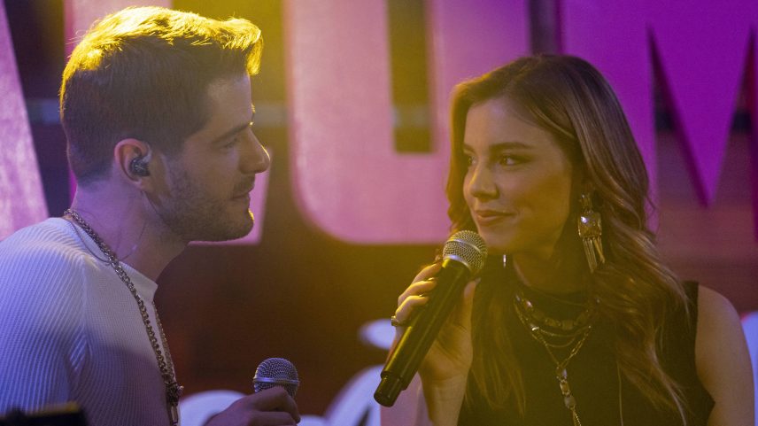 Maurício Destri como Enzzo Gabriel e Alice Wegmann como Raíssa na 3ª temporada de 'Rensga Hits!' (Foto: Vitor Peruzze/Globo)