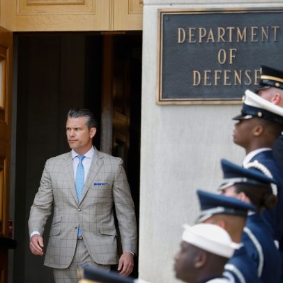 Hegseth suspende envio de armas à Ucrânia sem avisar a Casa Branca
