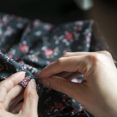 FedEx transforma uniformes em 37 mil cobertores para famílias carentes