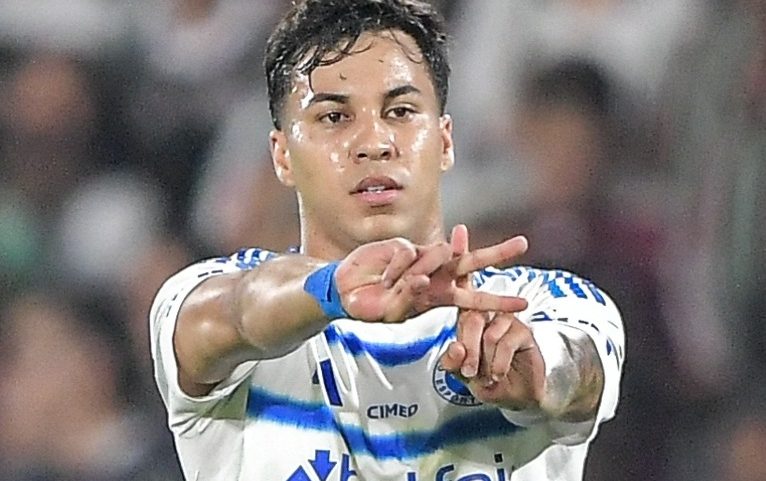 Kaio Jorge comemora gol marcado pelo Cruzeiro contra o Fluminense no Brasileirão (Foto: Thiago Ribeiro/AGIF)