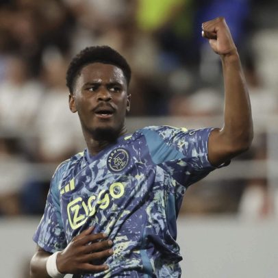 Chelsea acerta contrato de sete anos com defensor Jorrel Hato, do Ajax
