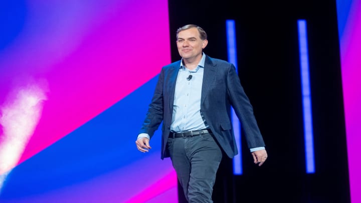 Matt Garman, CEO da Amazon Web Services, fala na conferência AWS re:Invent em Las Vegas em 4 de dezembro de 2024. (Foto: Noah Berger | Reuters)