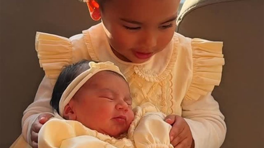 Neymar e Bruna Biancardi mostram vídeo de Mavie conhecendo a irmã caçula, Mel (Foto: Reprodução/Instagram)