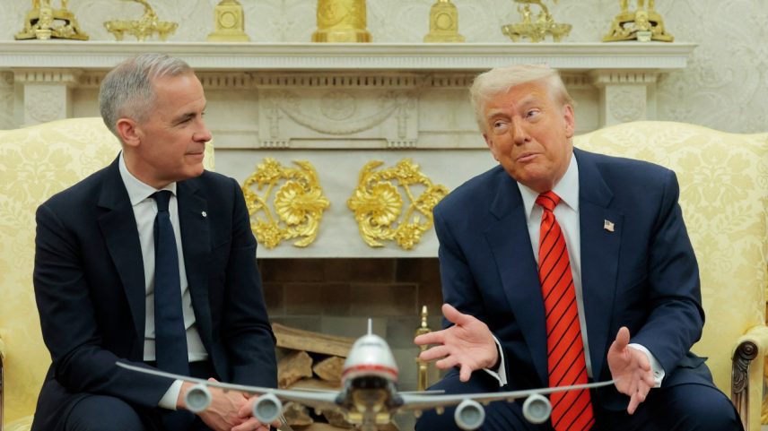O primeiro-ministro canadense, Mark Carney, se encontra na Casa Branca com o presidente dos EUA, Donald Trump. 06/05/2025 (Foto: Anna Moneymaker/Getty Images)
