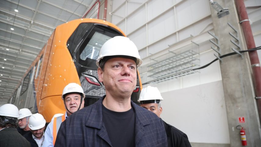 Governador de São Paulo, Tarcísio de Freitas, durante entrega do primeiro trem da Linha 6-Laranja do metrô (Foto: Pablo Jacob/Governo do Estado de SP)