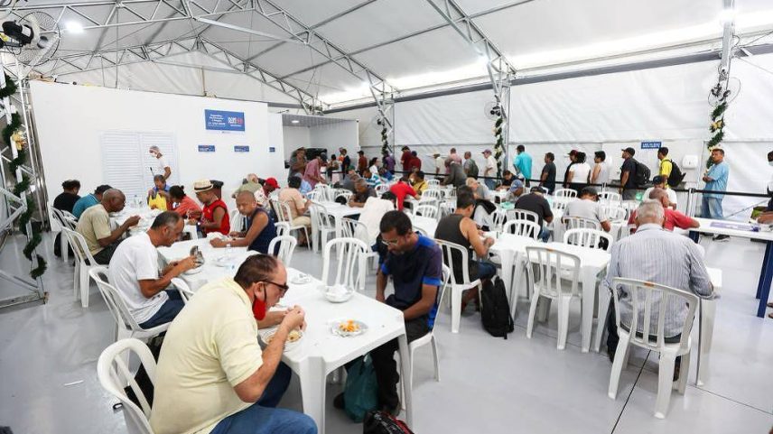 Refeitório da Luz do Bom Prato: refeições a R$ 1,00 para a população vulnerável da região central (Foto: Paulo Guereta/SECOM)