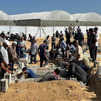 Mortos em Gaza são deslocados em meio ao conflito e à devastação