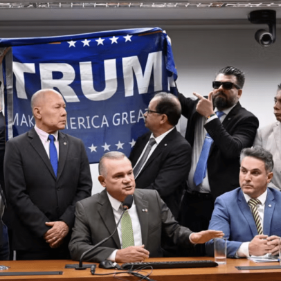 Deputado se desculpa após exibir bandeira de apoio a Trump na Câmara