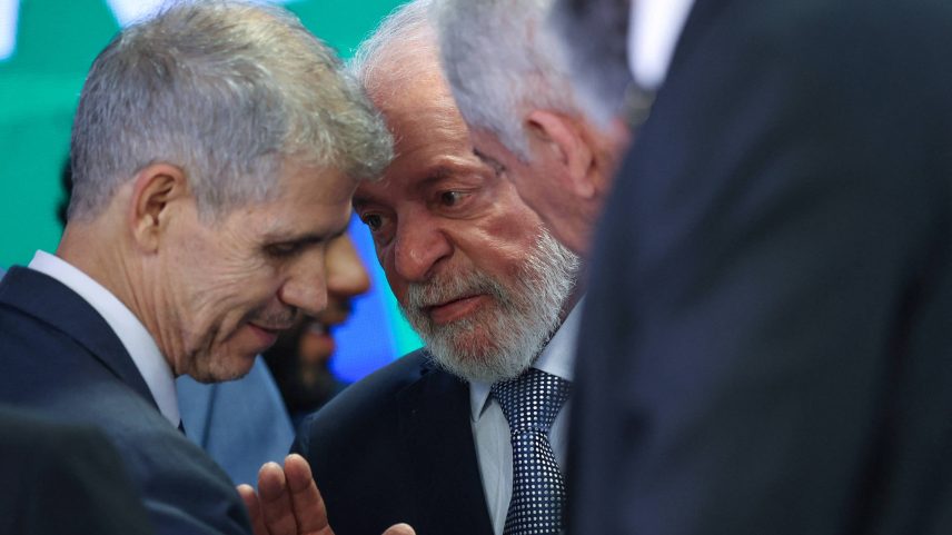 Ministro Sidônio Palmeira, da Secretaria de Comunicação Social da Presidência, e o presidente Lula (PT) (Foto: Adriano Machado - 18.mar.25/REUTERS)