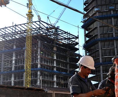 Construção civil enfrenta grave escassez de mão de obra no Brasil