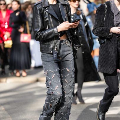 Jeans azul profundo promete ser a grande tendência do inverno 2025 segundo especialistas