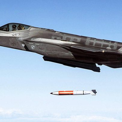 EUA enviam bombas nucleares ao Reino Unido após 17 anos de tensão na Europa