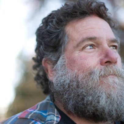 Barbas acumulam mais micróbios que privadas, revela estudo científico