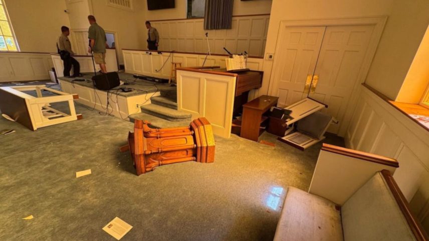 A igreja após o vandalismo. (Foto: Reprodução/Baptist Press)