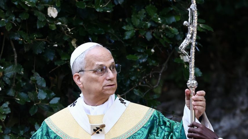 O Papa, na primeira missa para o cuidado da criação, uma nova forma de liturgia, que celebrou nos jardins de Castel Gandolfo. (Foto: YARA NARDI/EFE/Pool)