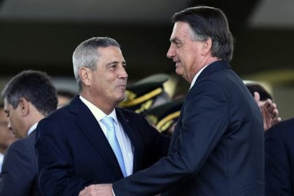 Walter Braga Netto e Jair Bolsonaro. (Foto: Evaristo Sá/AFP)