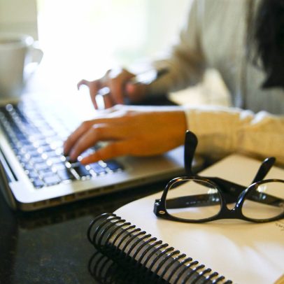 Inteligência artificial revoluciona aprendizado no trabalho em modelo híbrido