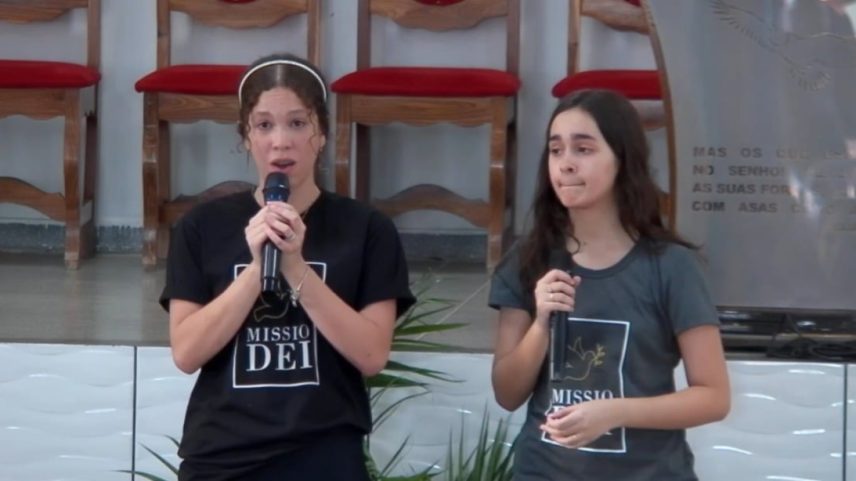 Karol Boldt viveu uma transformação. (Foto: Reprodução/YouTube/ Livres Para Adorar)
