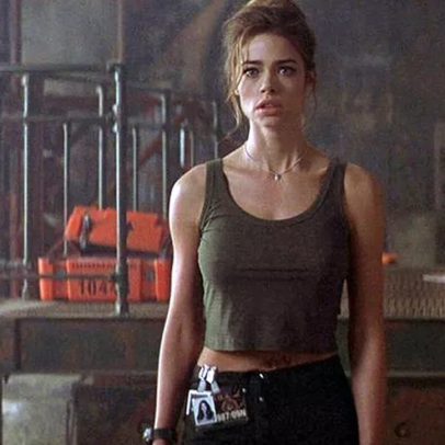 Denise Richards acusa ex-marido de abuso físico e revela temor por sua vida