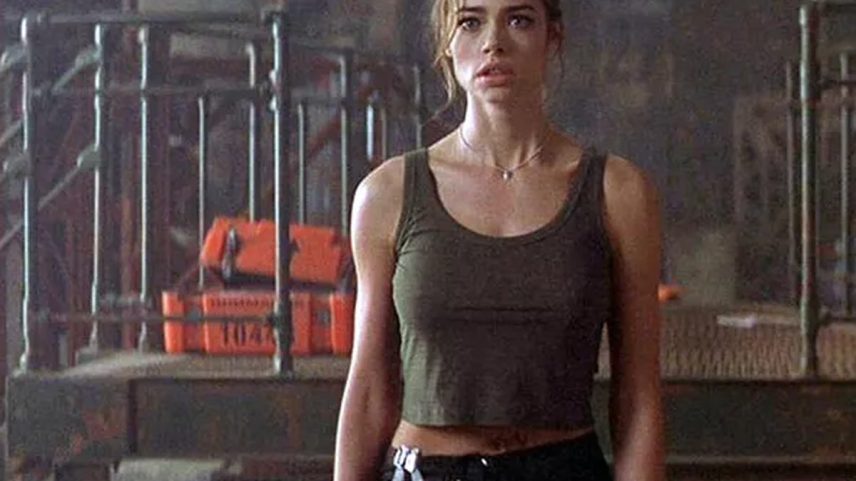 Denise Richards em cena de '007 - O Mundo Não é o Bastante’ (Foto: Divulgação)