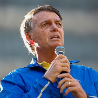 Bolsonaro se emociona e pede orações em homenagem a líder evangélico no Senado