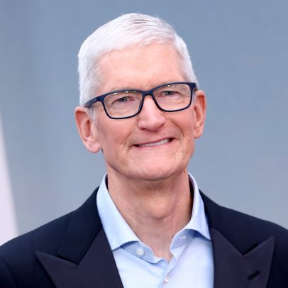 Apple anuncia reestruturação interna enquanto Tim Cook permanece como CEO