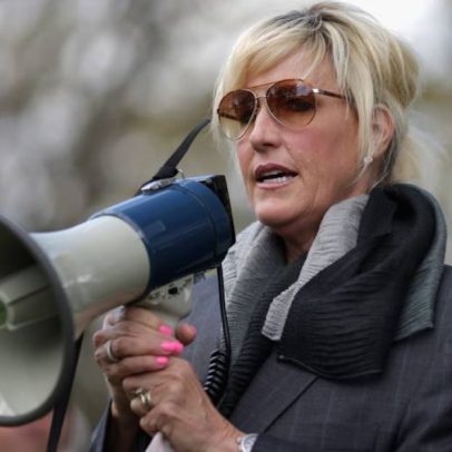 Erin Brockovich defende ações locais para enfrentar a crise climática global