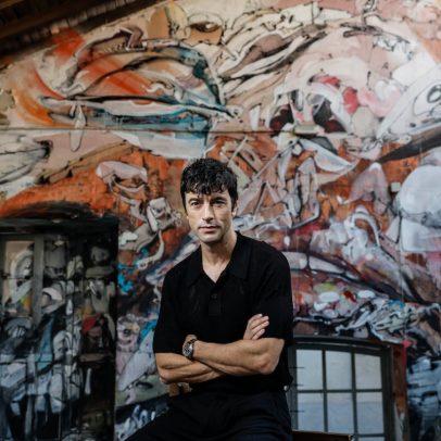 Javier Rey reflete sobre a realidade além de elogios e críticas extremas