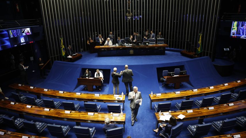 Comissão de segurança do Senado aprova legítima defesa para uso de arma em invasão de propriedade (Foto: Pedro Ladeira - 20.dez.2024/Folhapress)