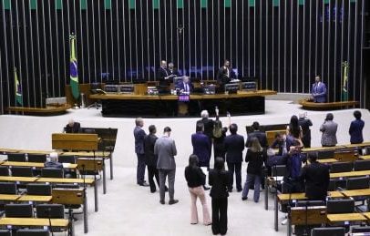 Câmara aprova aumento da licença-paternidade de 5 para 15 dias em votação rápida