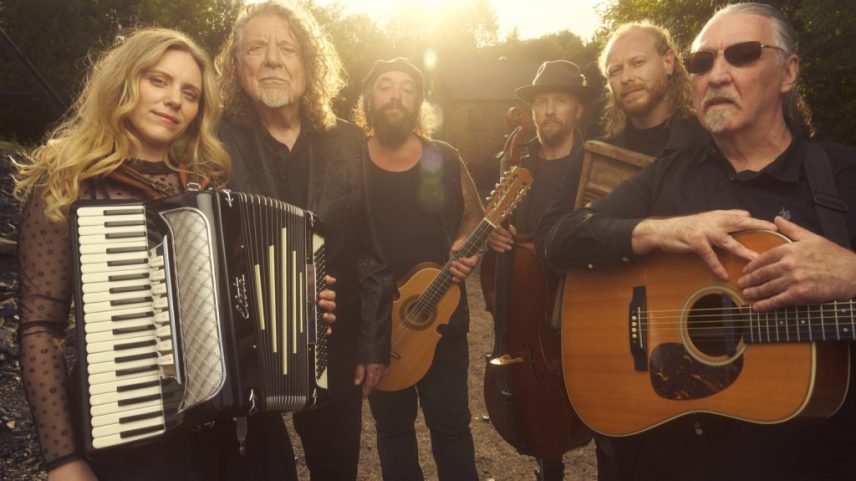 Robert Plant anuncia um novo álbum de covers que será lançado em setembro com a nova banda Saving Grace. (Foto: Reprodução)